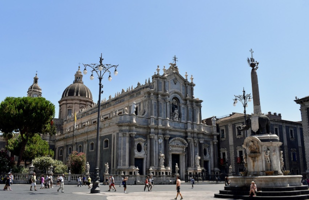 Vola da Forlì a Catania, l'eleganza barocca risplende all'ombra dell'Etna