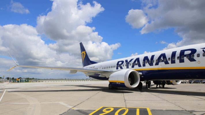 Ryanair, dal prossimo 12 novembre solo carte d'imbarco 100% digitali